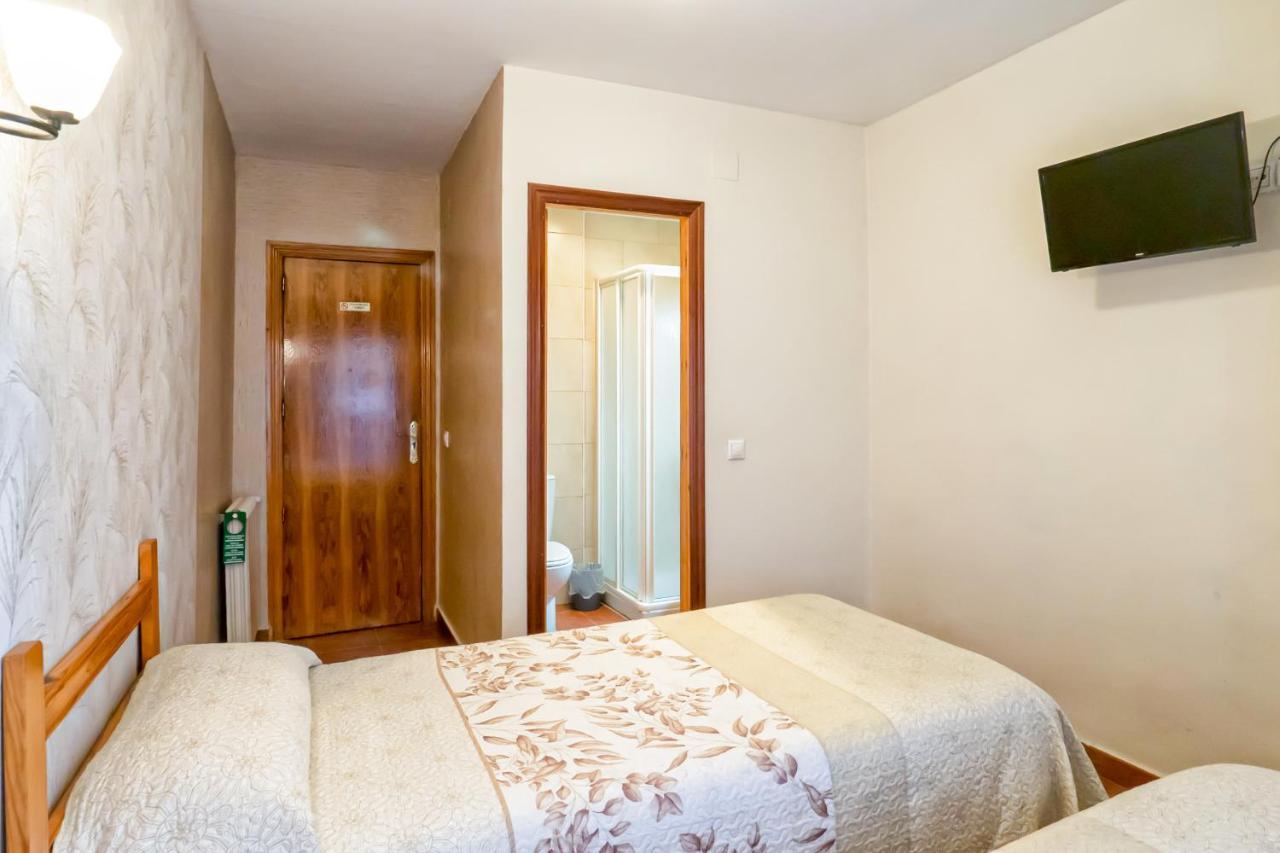 Pension La Playa Talavera de la Reina Esterno foto