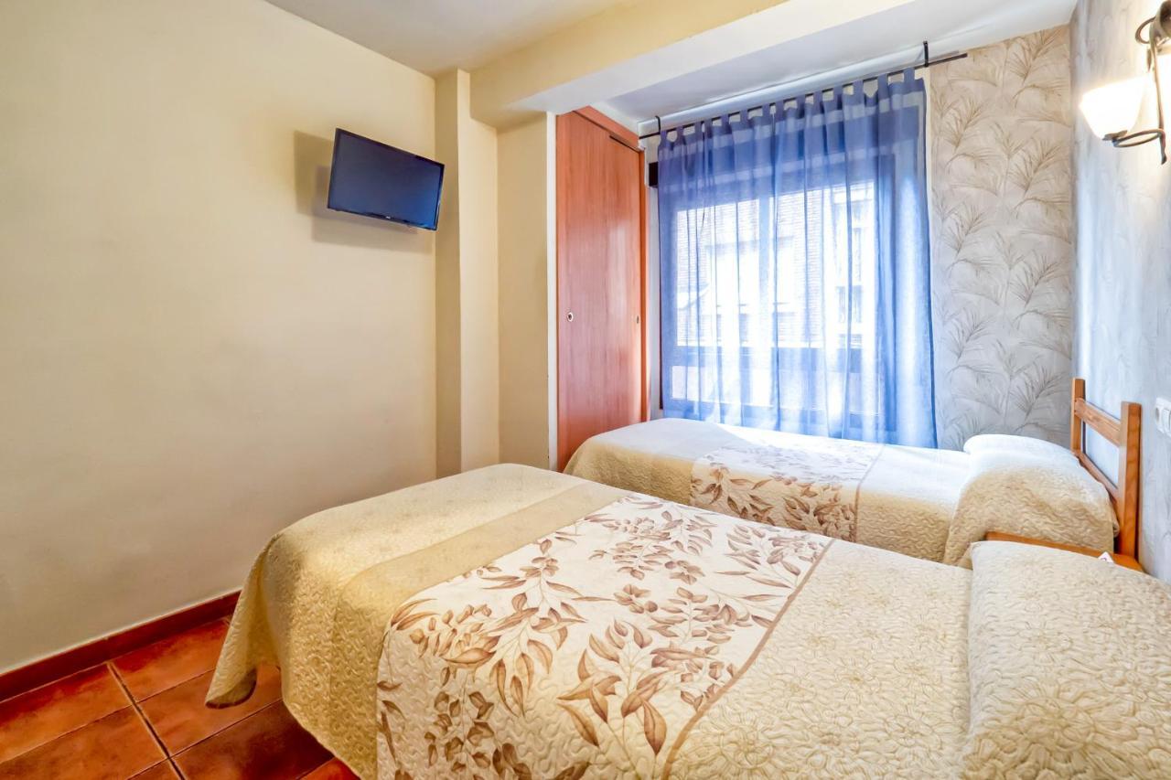 Pension La Playa Talavera de la Reina Esterno foto