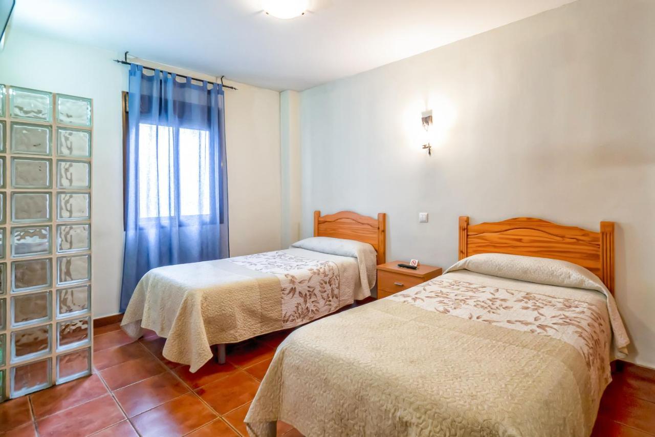 Pension La Playa Talavera de la Reina Esterno foto